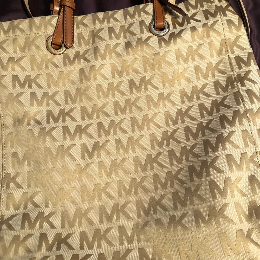 Authentic Michael Kors Signature Purse